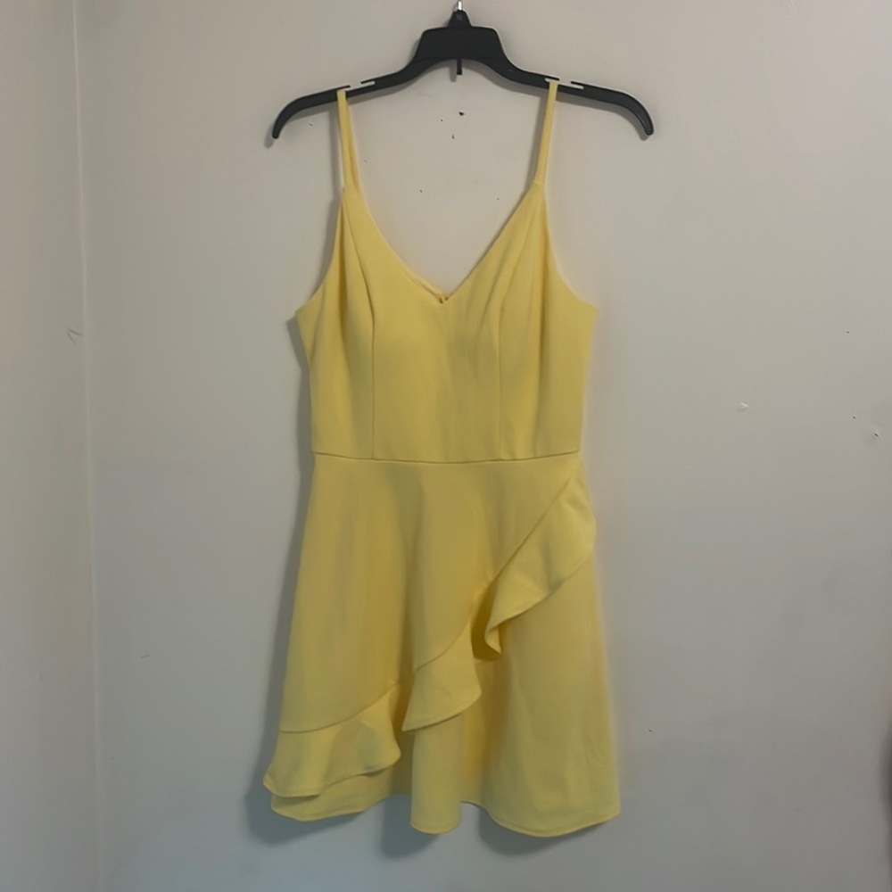 Yellow Junior’s formal dress